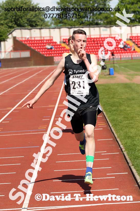 Under-15 boys 1500 metres at the North Eastern Championships, Gateshead International Stadium.  Photos: David T. Hewitson/Sports for All Pics